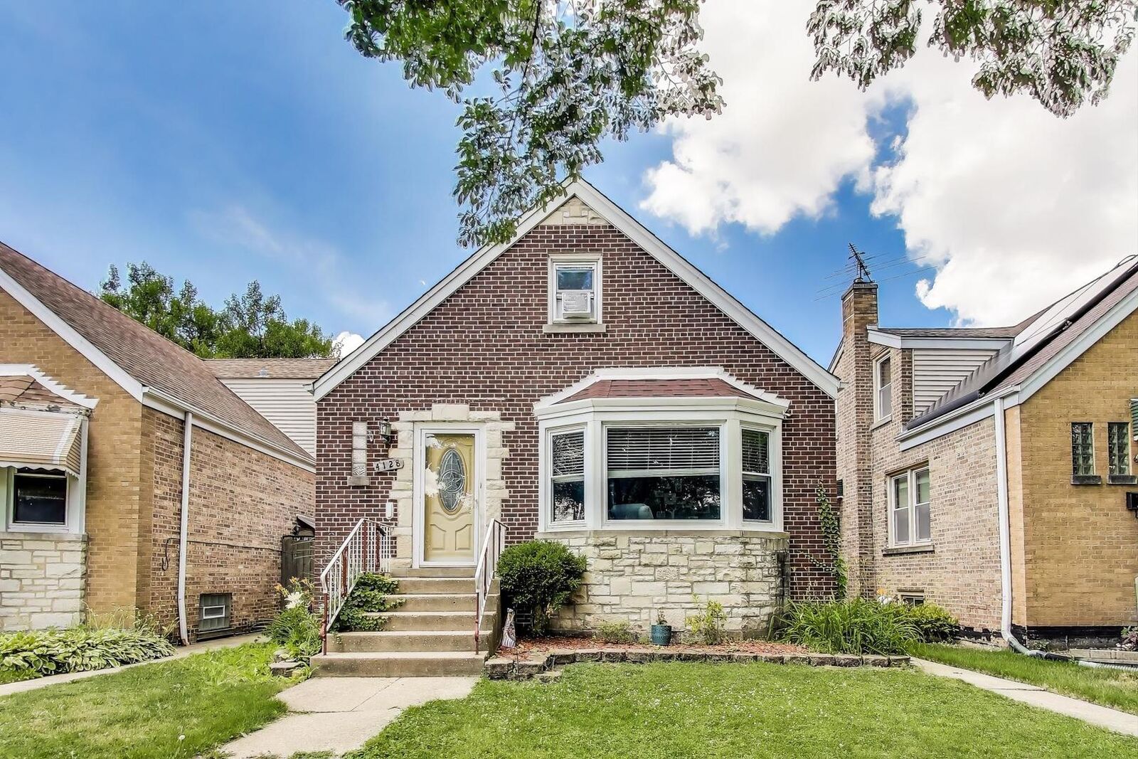 Property Photo: 4128 N Central Avenue IL 60634