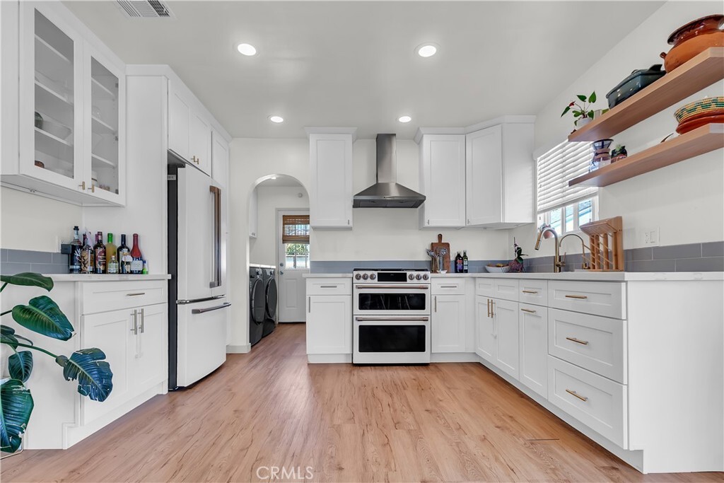 Property Photo:  6063 Roosevelt Avenue  CA 90280 