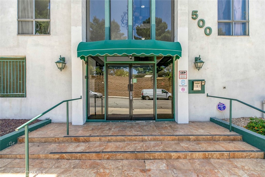 Property Photo: 500 Jackson Place 317 CA 91206