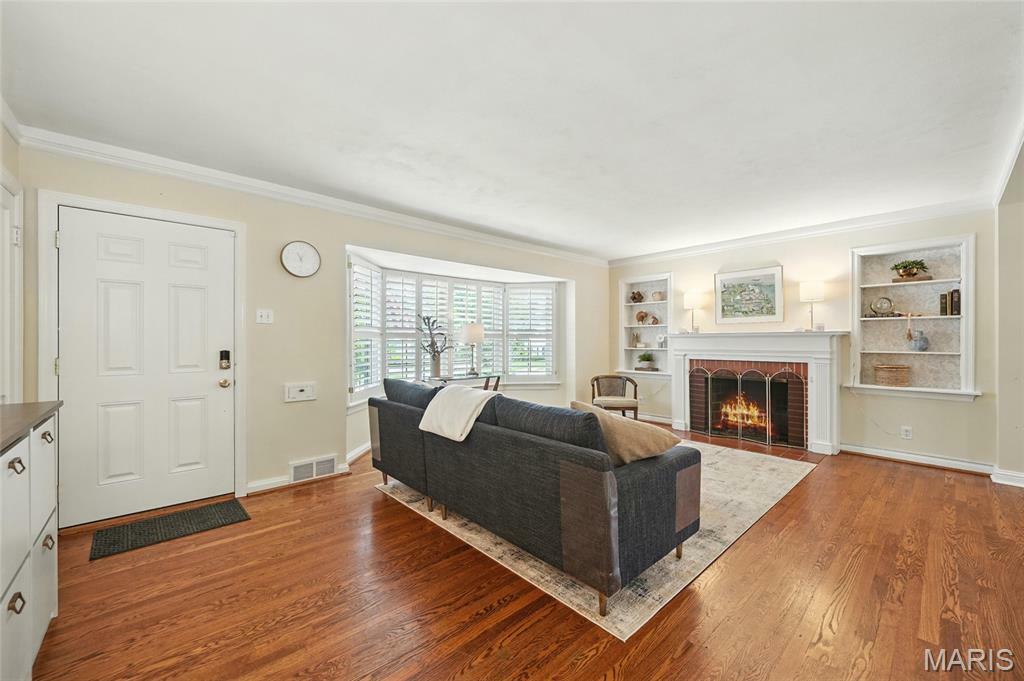 Property Photo: 906 N Taylor Avenue MO 63122