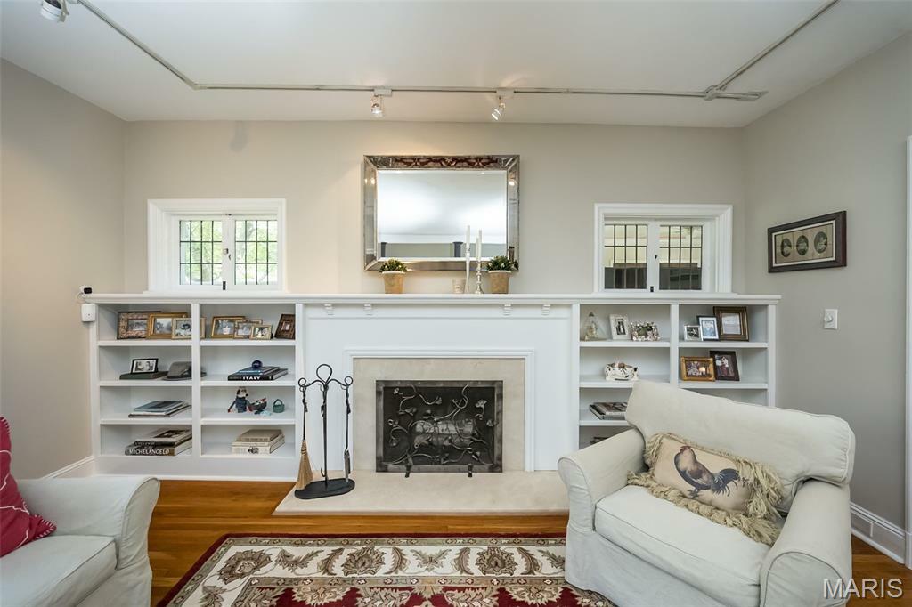Property Photo: 444 Algonquin Place MO 63119