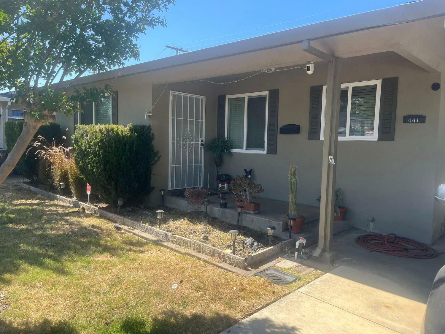 Property Photo:  441 E Elgin Avenue  CA 95240 