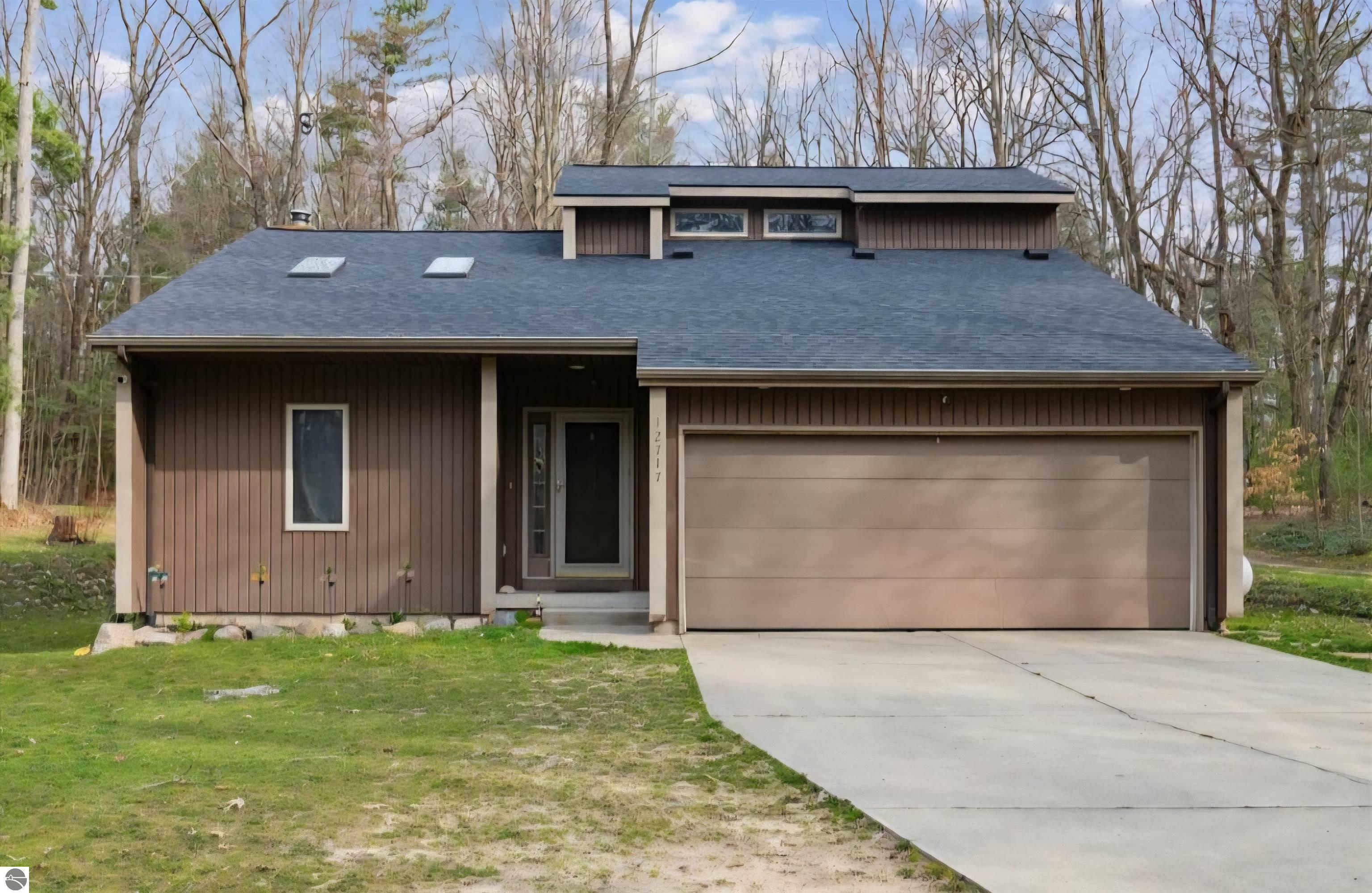 12717 White Swan Drive  Greenville MI 48838 photo