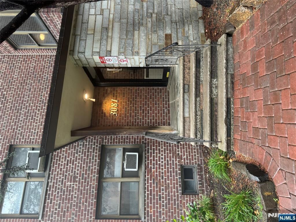 Property Photo:  3081 Edwin 2E  NJ 07024 