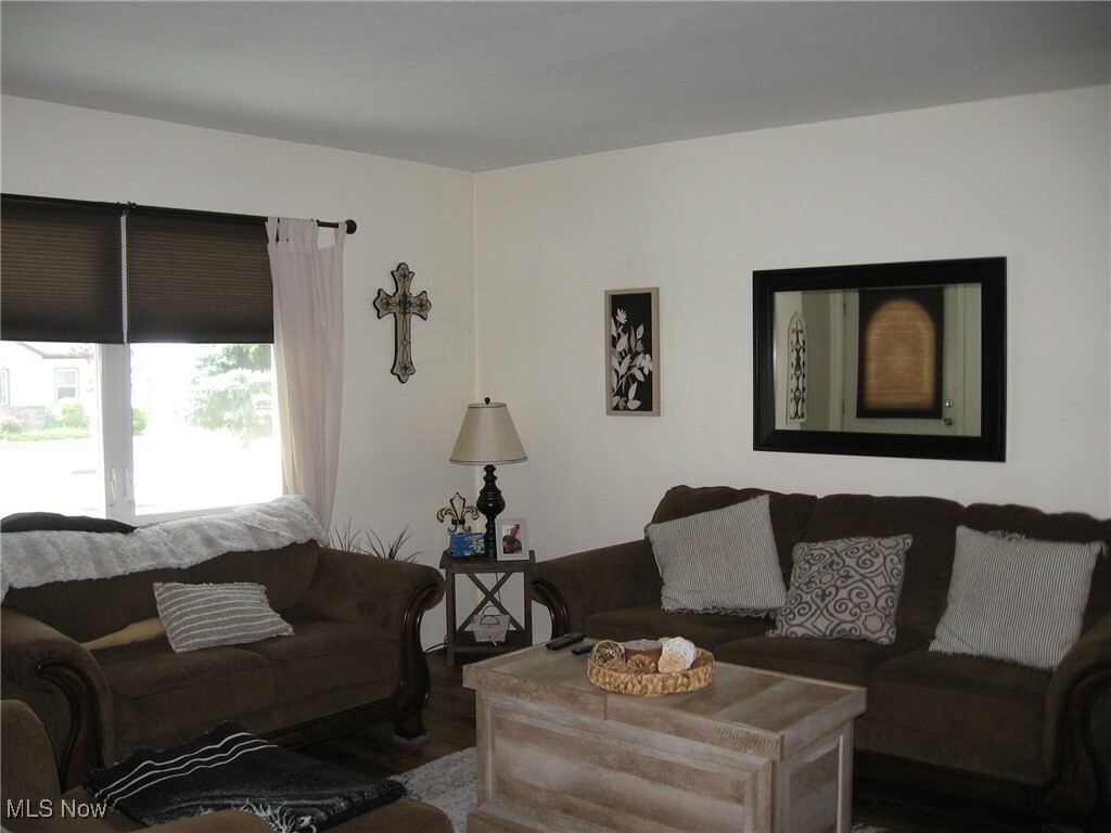 Property Photo: 1131 Commonwealth Avenue OH 44124