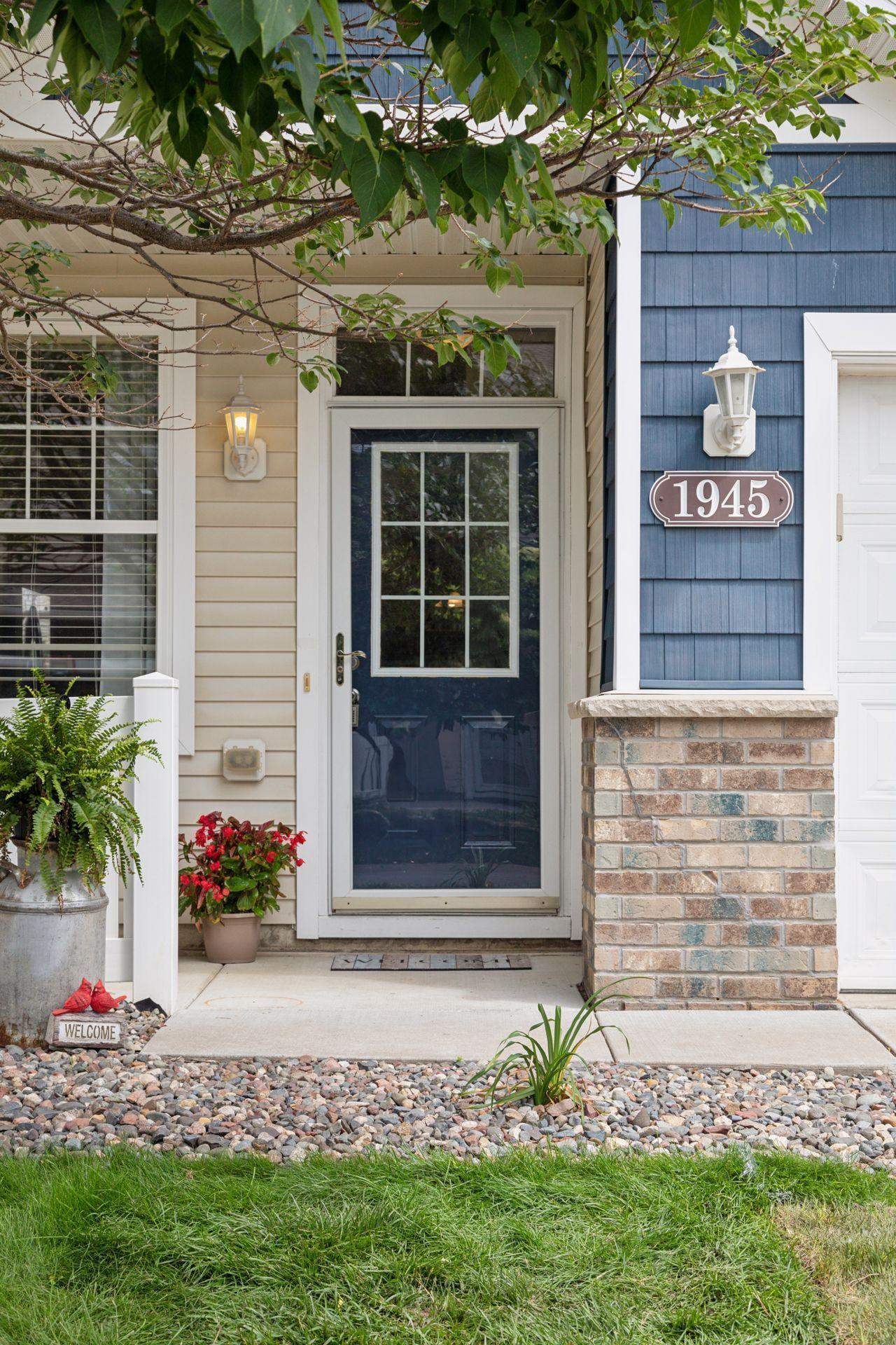 Property Photo:  1945 Sierra Drive 1702  MN 55033 