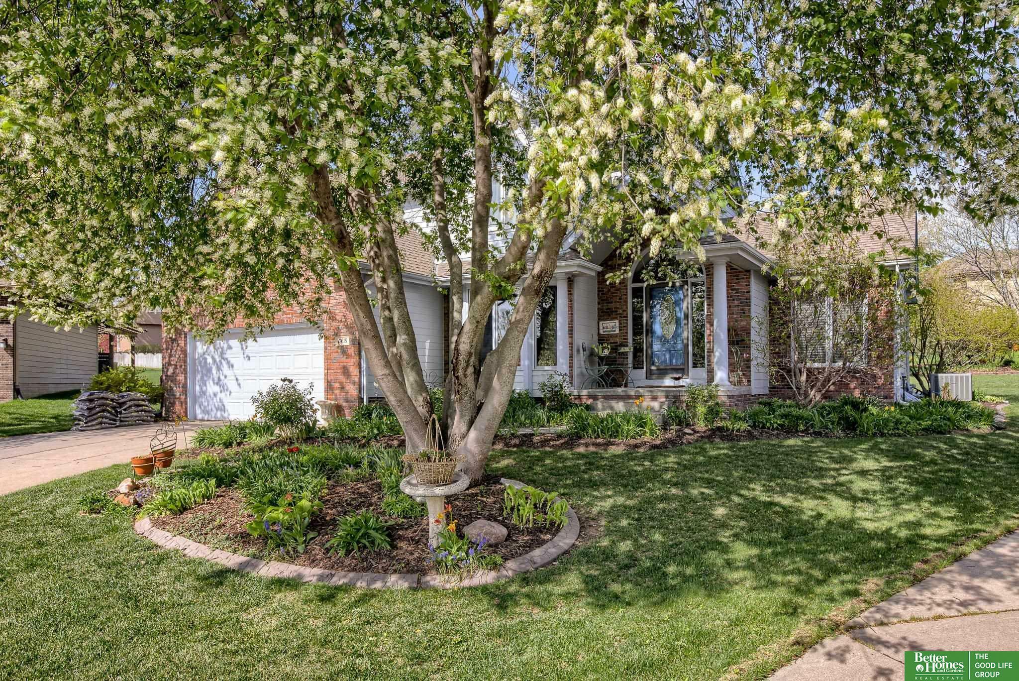 Property Photo: 17616 Ventana Circle NE 68136
