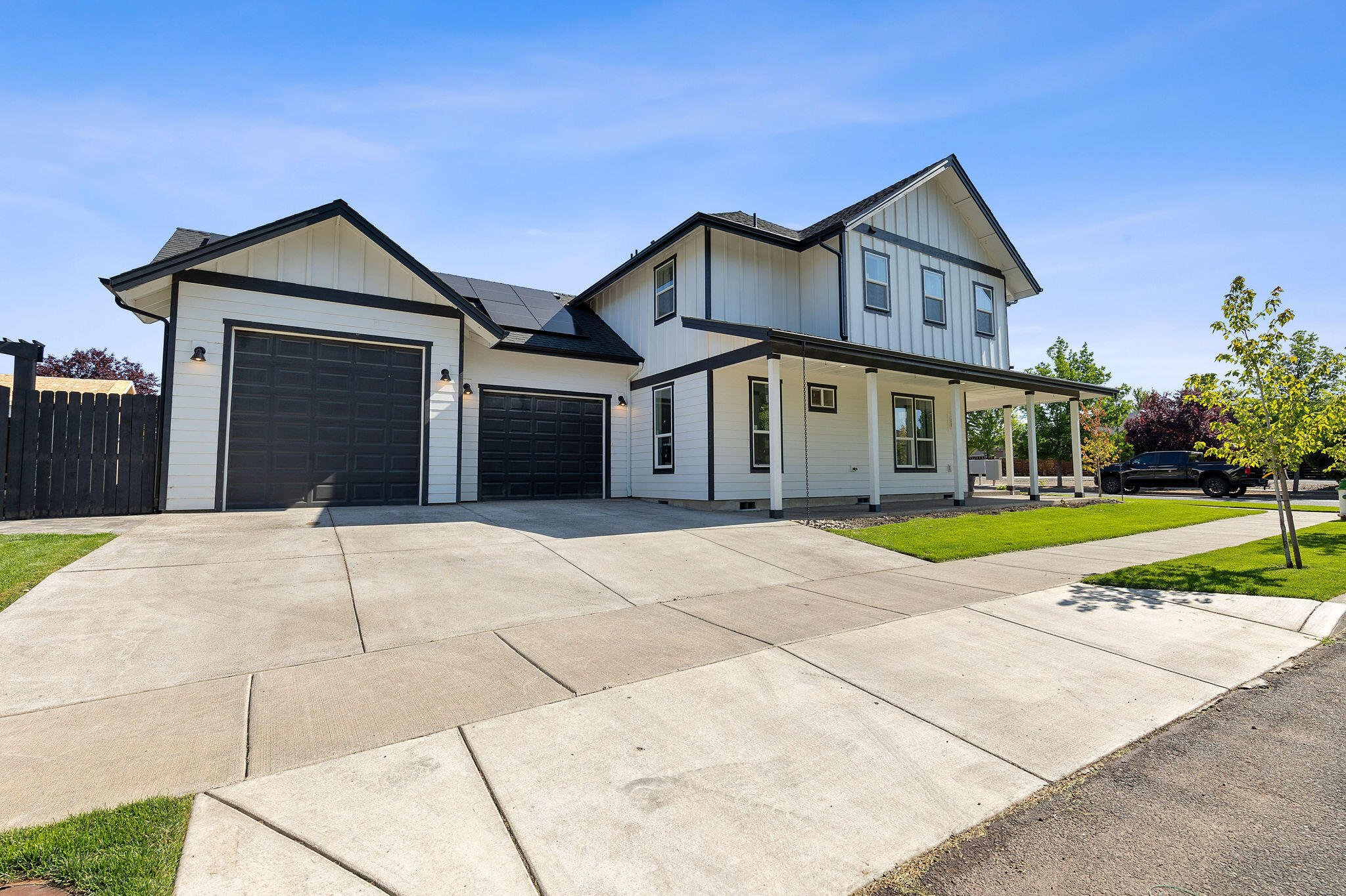 Property Photo: 871 NE Whistle Way OR 97754