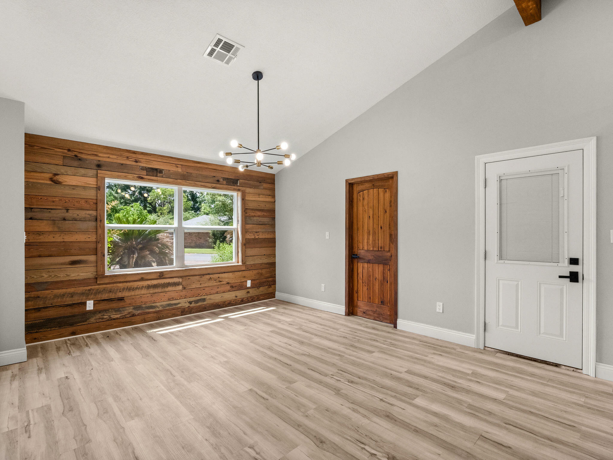 Property Photo: 2201 Woodlawn St LA 70634