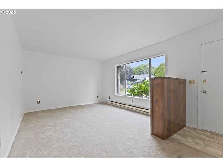 Property Photo: 435 5th St OR 97127