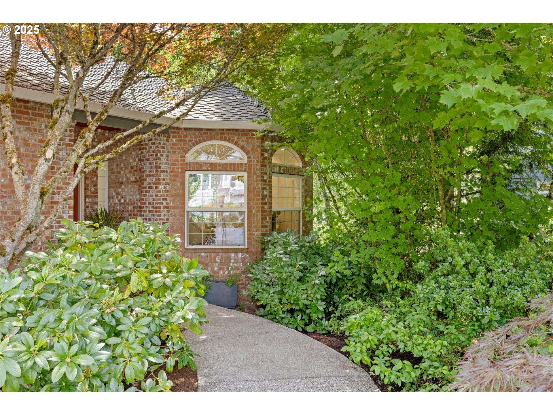 Property Photo: 1911 NW Norfolk Ct OR 97229