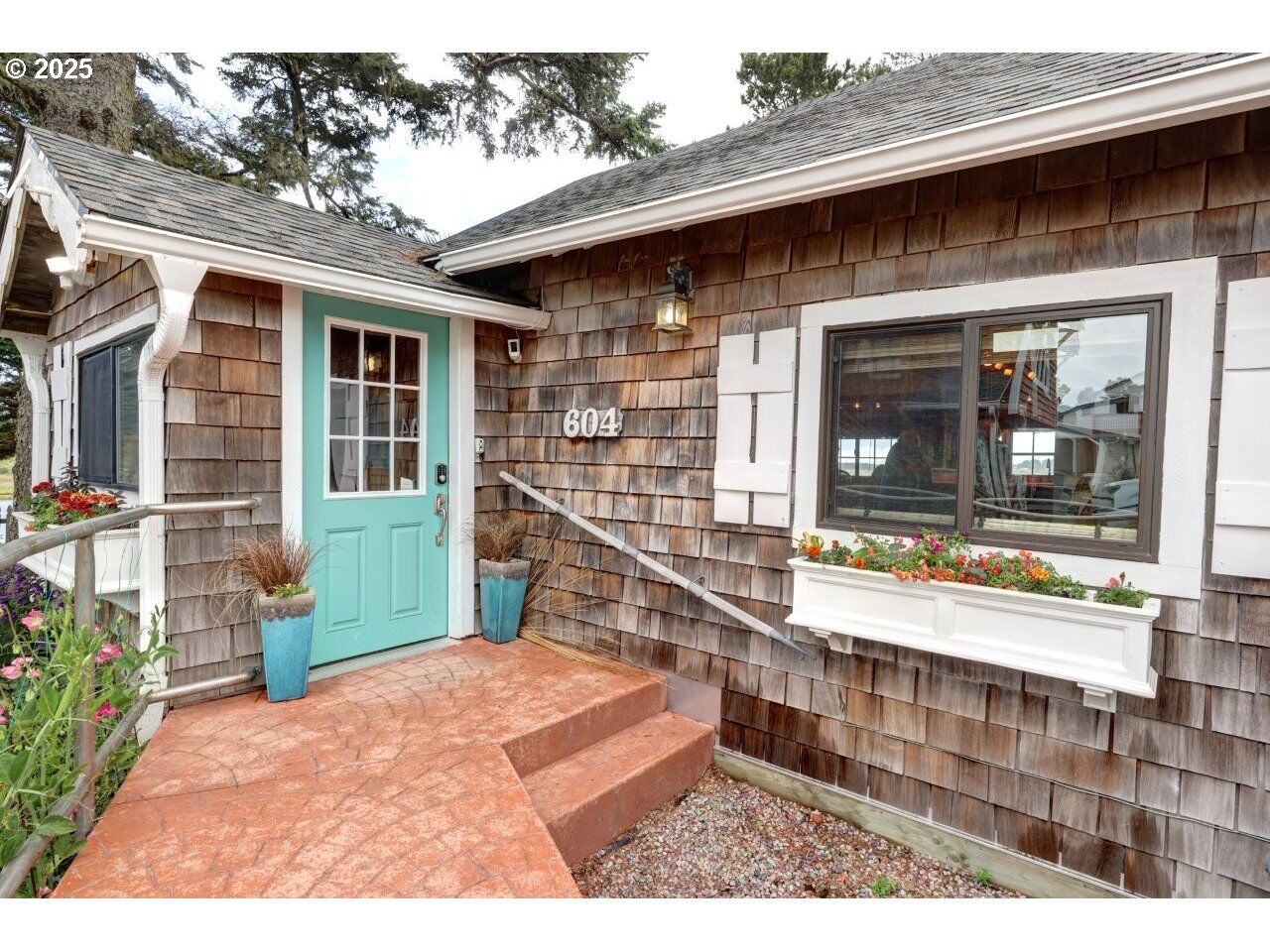 Property Photo:  604 15th Ave  OR 97138 