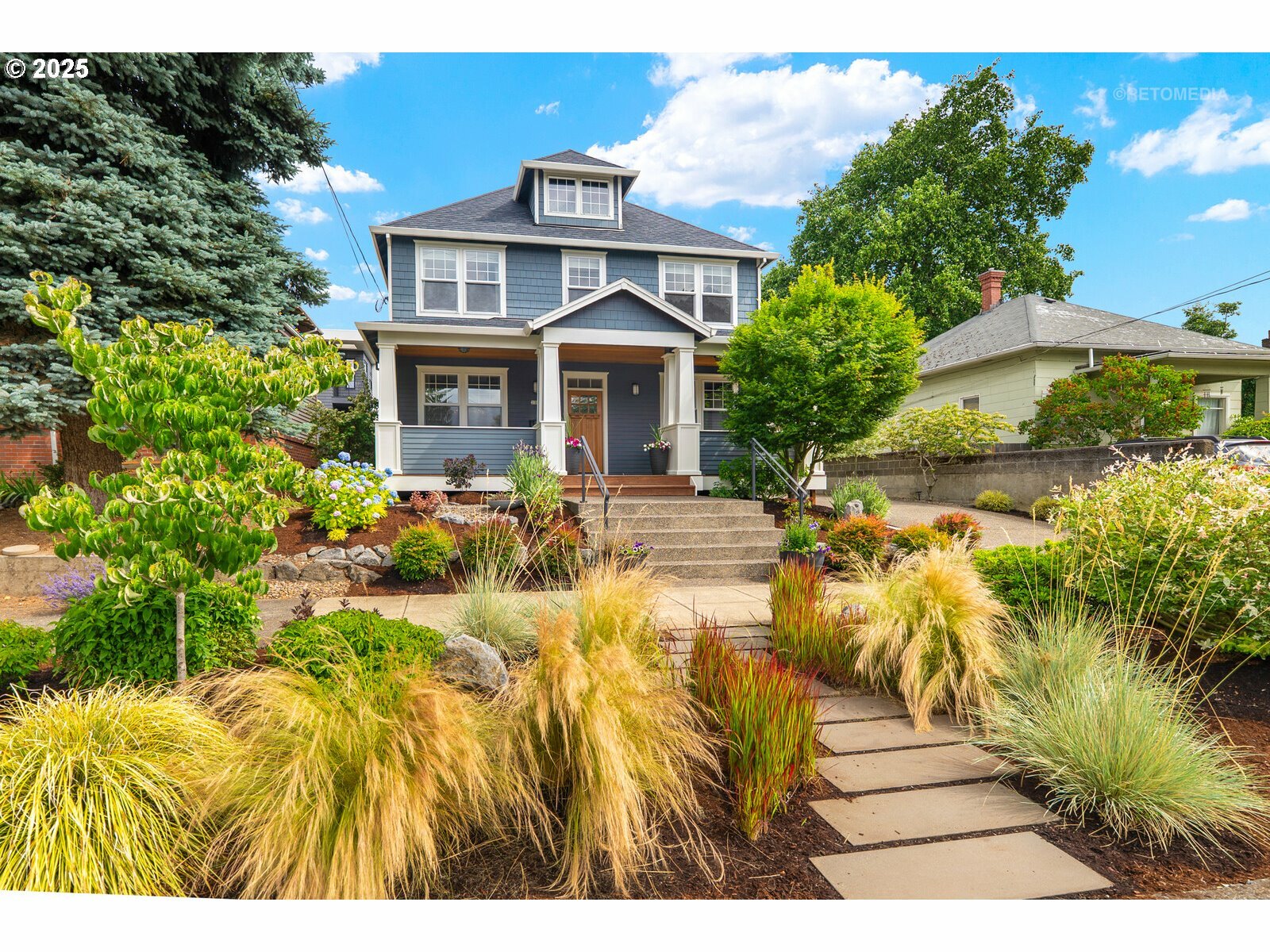 Property Photo: 2303 N Willamette Blvd OR 97217