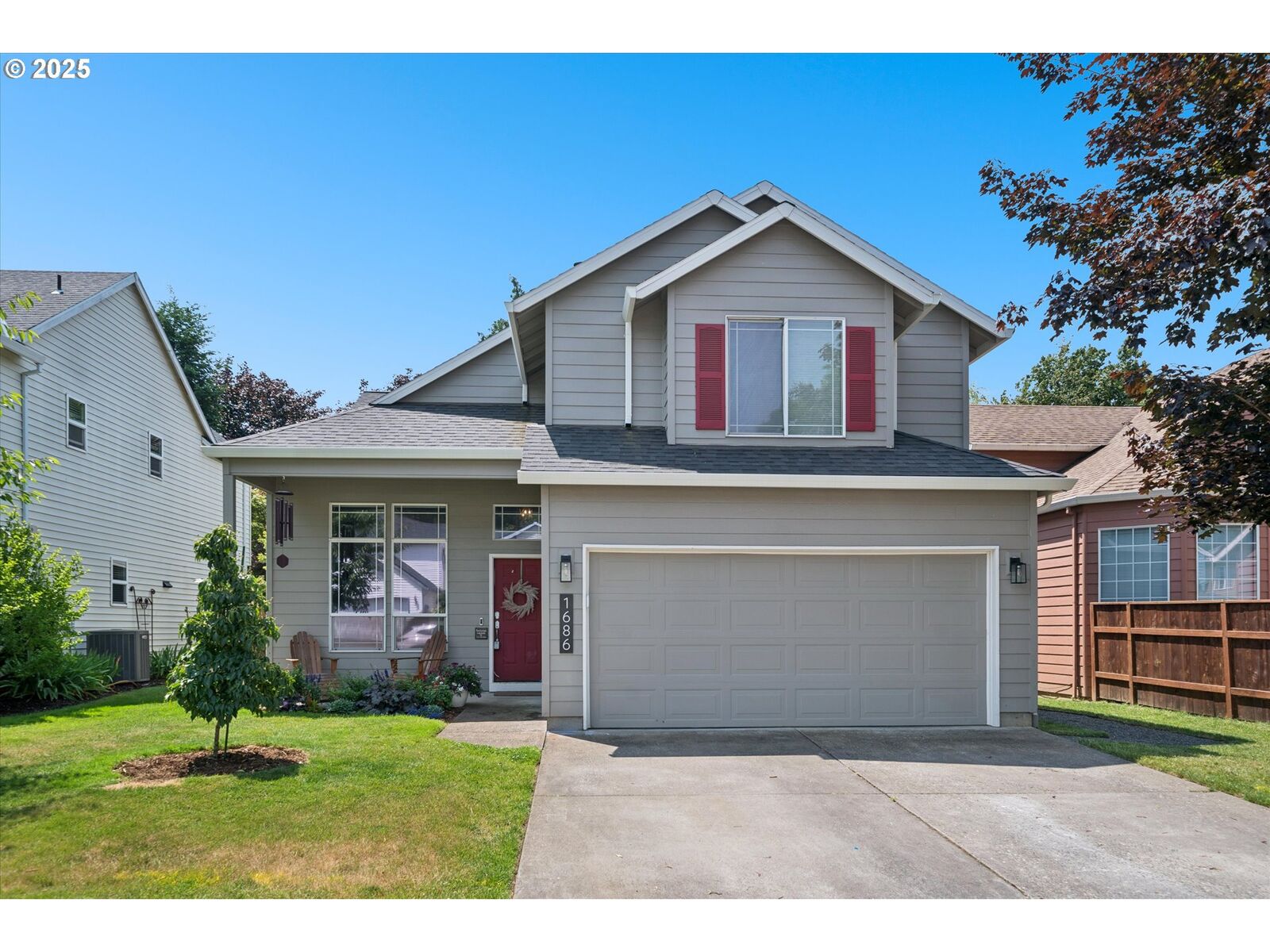 Property Photo:  1686 NE 27th Ter  OR 97030 