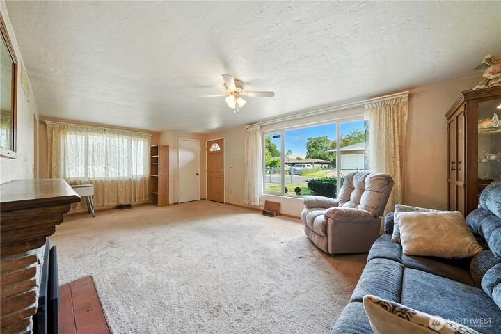 Property Photo: 1534 J Street WA 99362