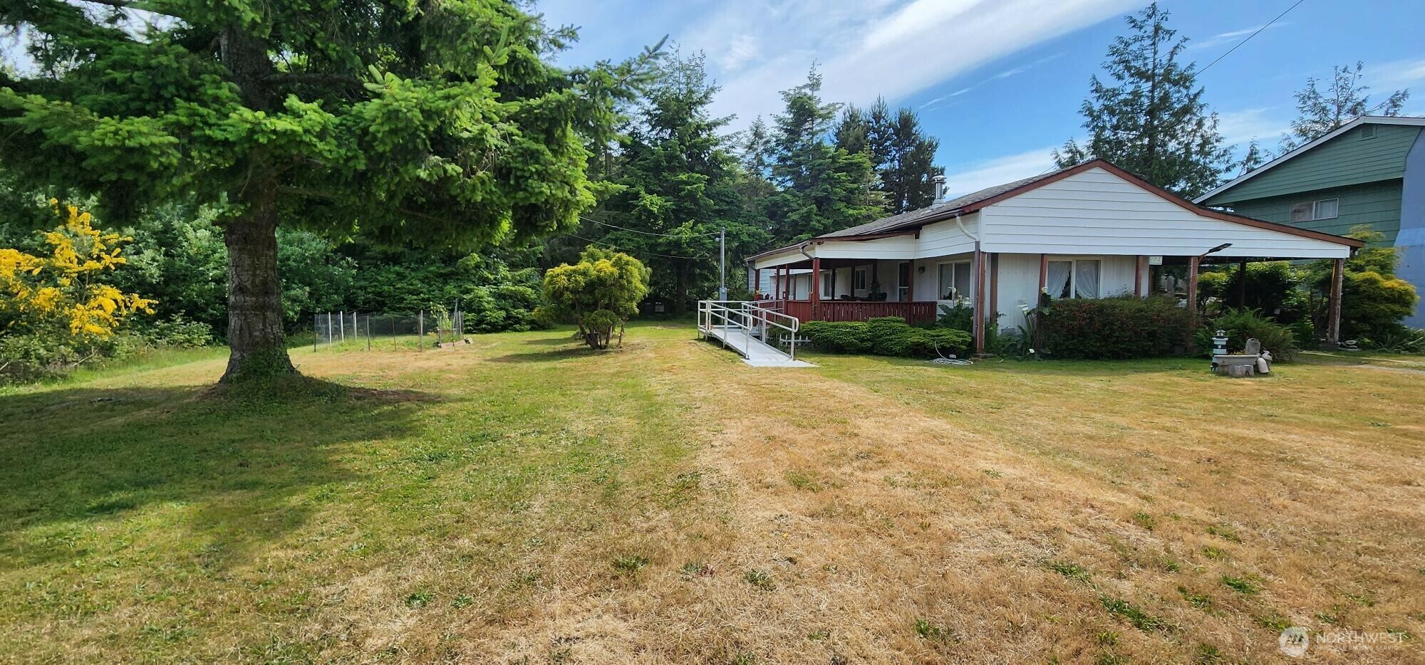 Property Photo: 721 E Elizabeth Avenue WA 98595