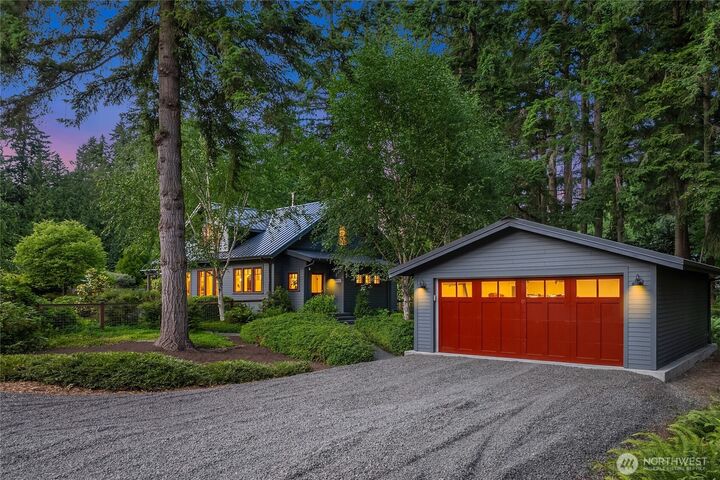 Property Photo:  10918  Sunrise Drive NE  WA 98110 