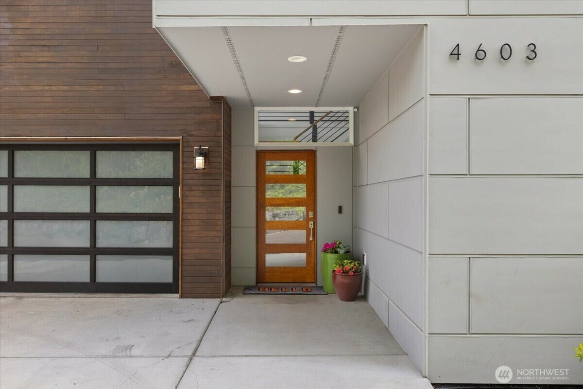 Property Photo: 4603 S Juneau Street WA 98118