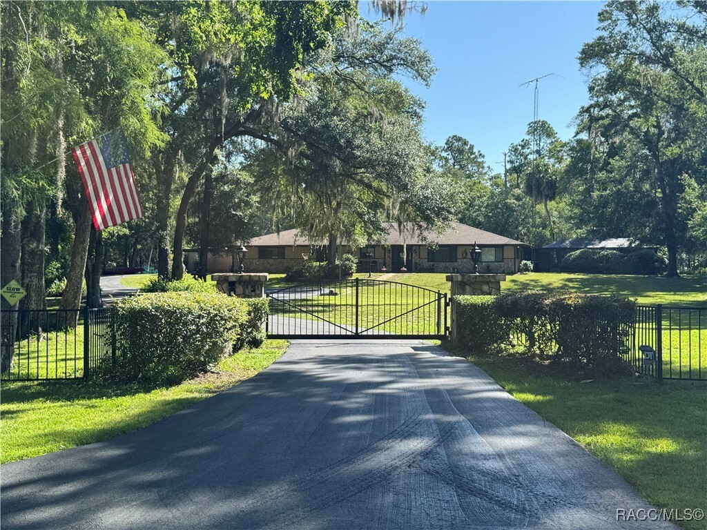 Property Photo: 10584 N Dawnflower Point FL 34428