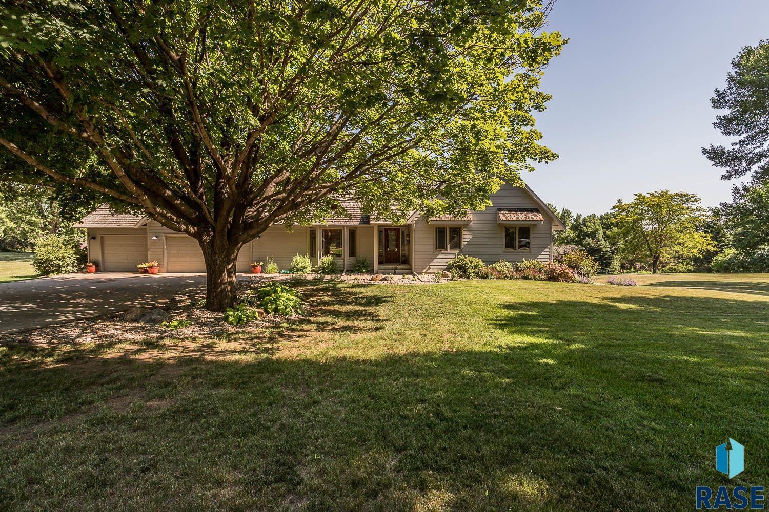 Property Photo: 6500 E Split Rock Rd SD 57110