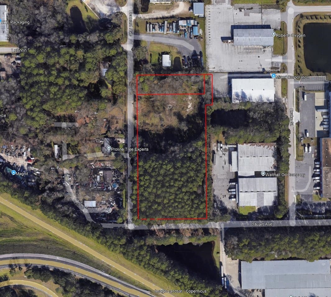 Property Photo: 355 Dennard Ave FL 32254