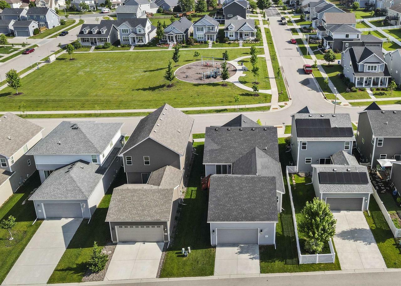 Property Photo: 9347 Highland Gate Way WI 53593