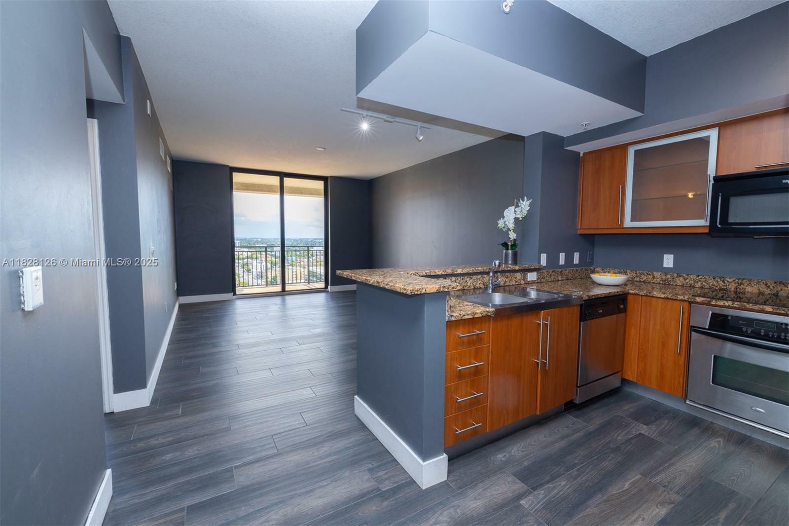 Property Photo: 888 S Douglas Rd Ph07 FL 33134