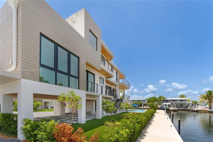 Property Photo: 301 Buttonwood Cir #B FL 33037
