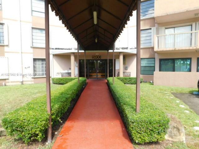 Property Photo:  5900 SW 127th Ave 3304  FL 33183 