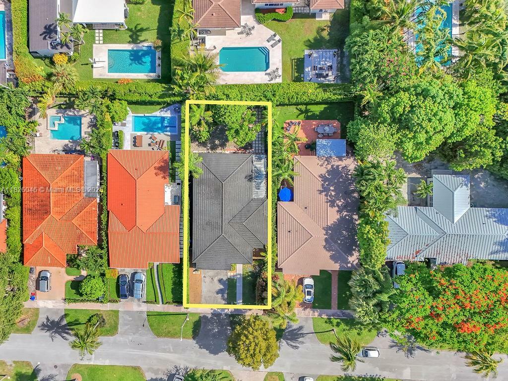 Property Photo: 527 Gerona Ave FL 33146