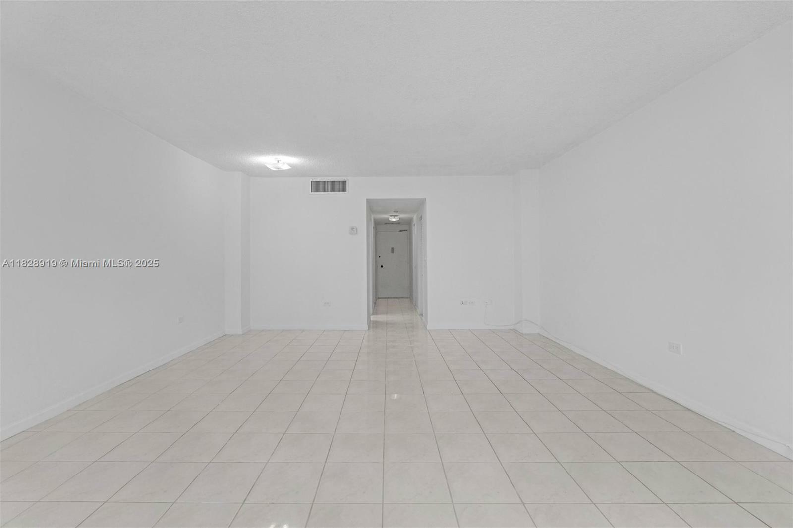 Property Photo:  905 Brickell Bay Dr 1823  FL 33131 