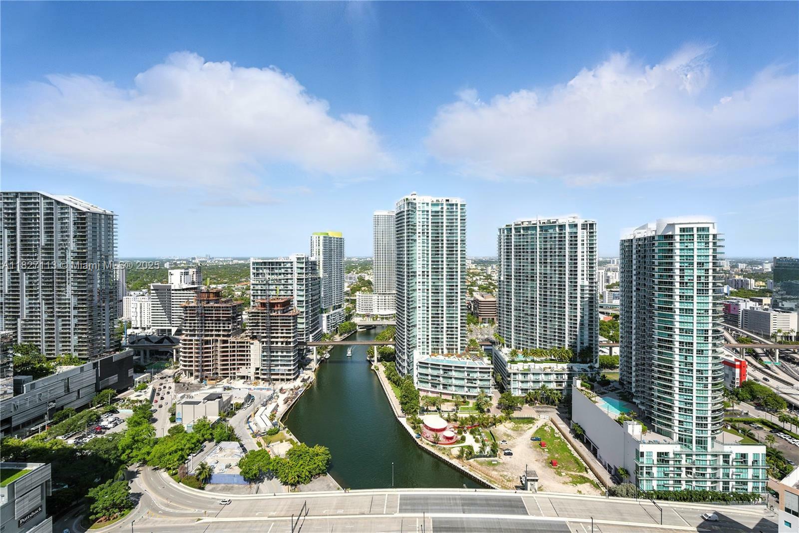 Property Photo:  31 SE 5th St 4021  FL 33131 