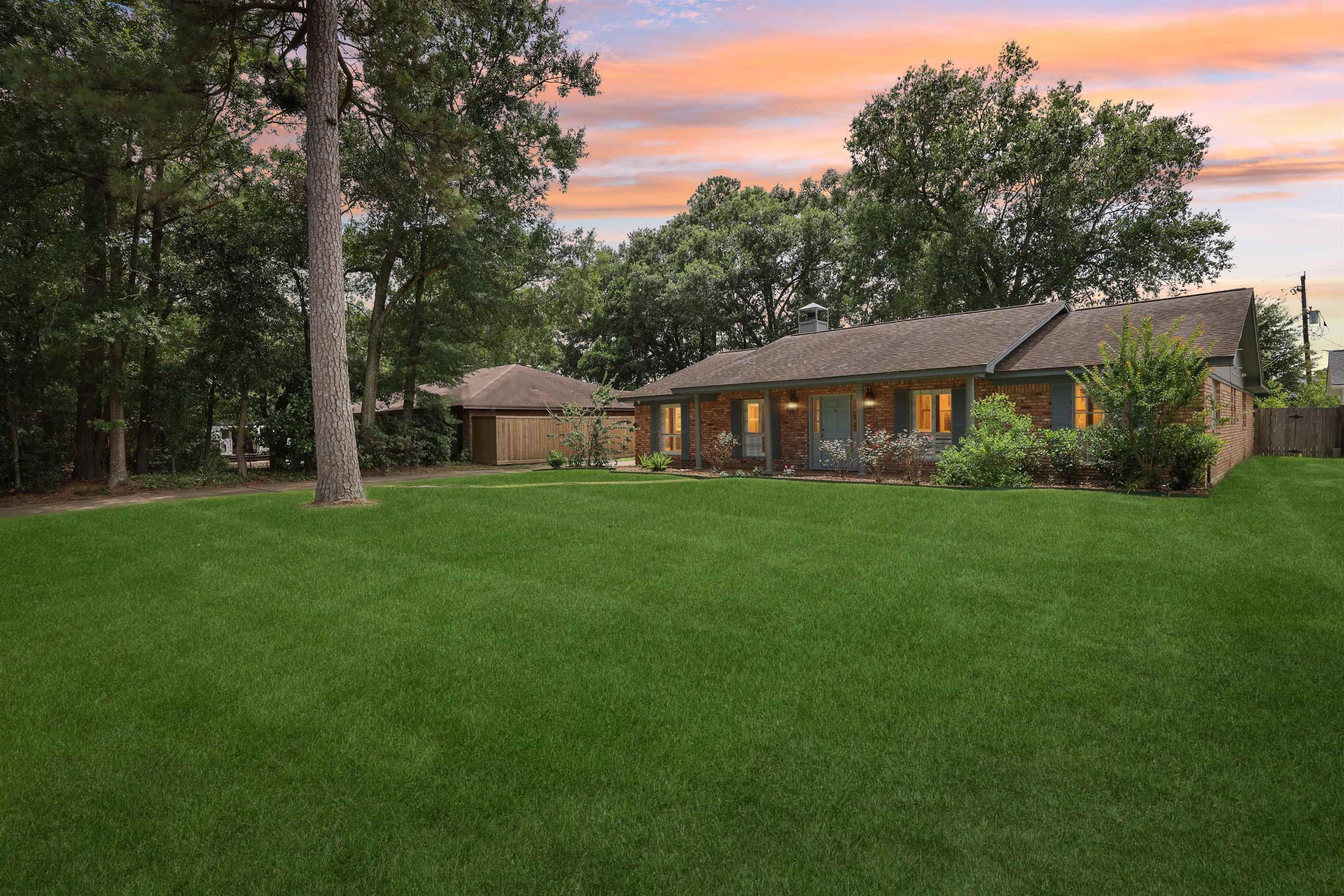 Property Photo: 1135 Ivy Lane TX 77706