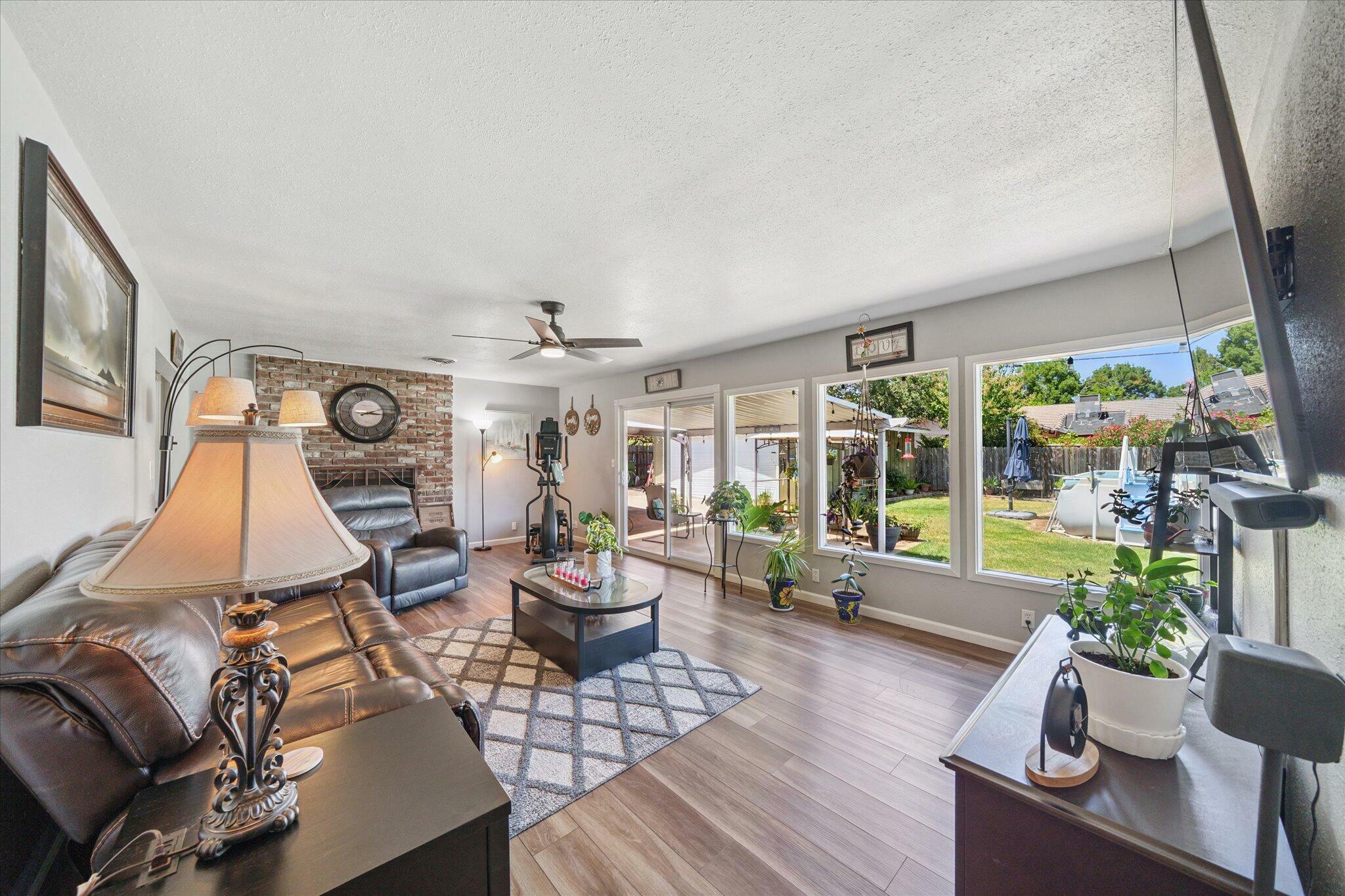 Property Photo: 2912 Squire Avenue CA 96002