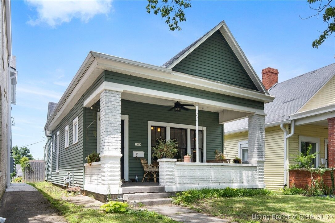 Property Photo: 1409 E Market Street IN 47150
