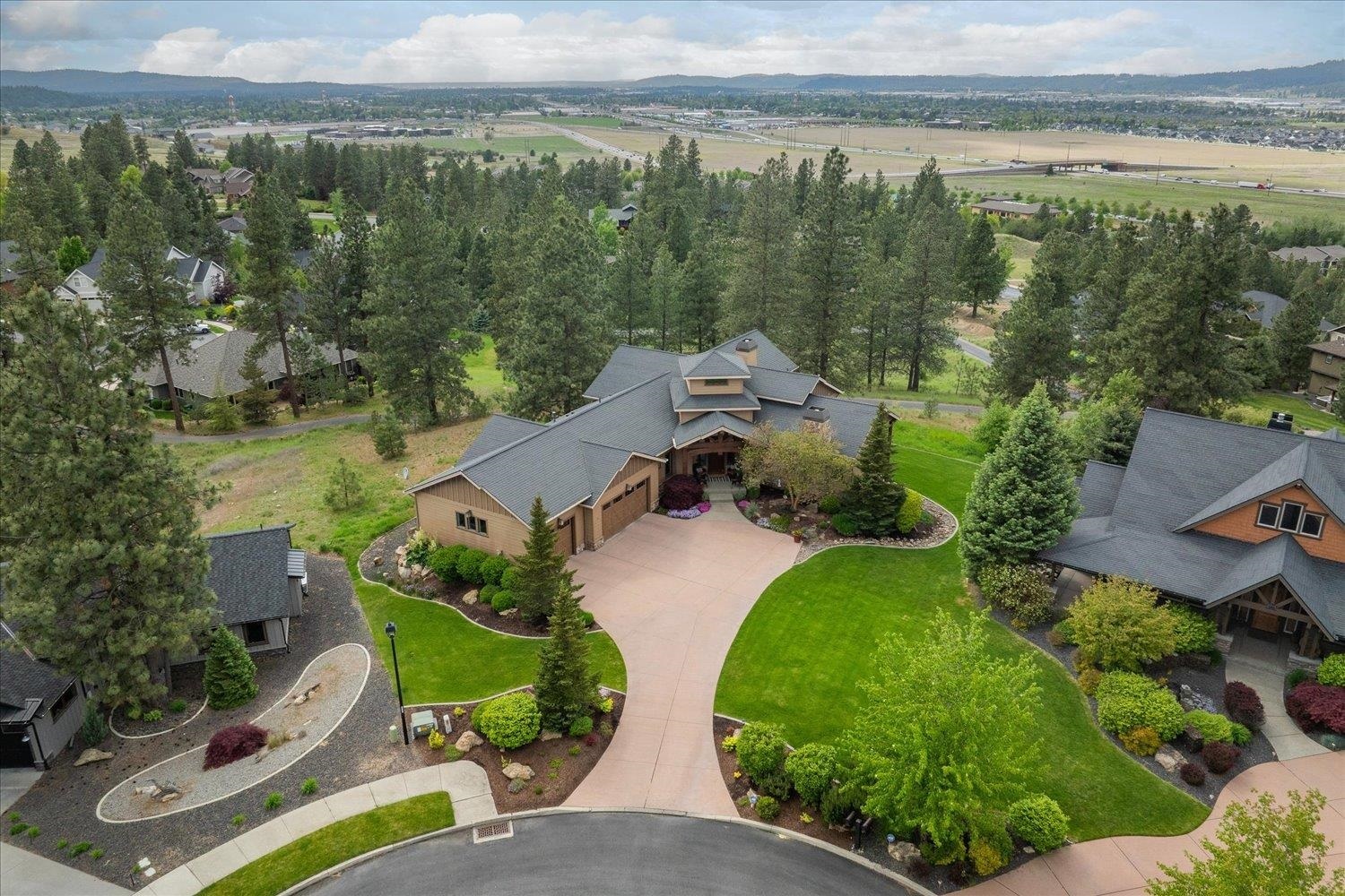 Property Photo:  781 N Holiday Hills Dr  WA 99019 