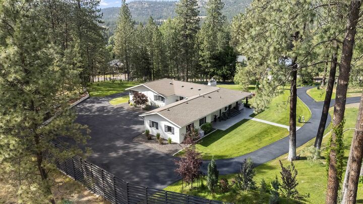 Property Photo:  2710 W Regina Ln  WA 99218 