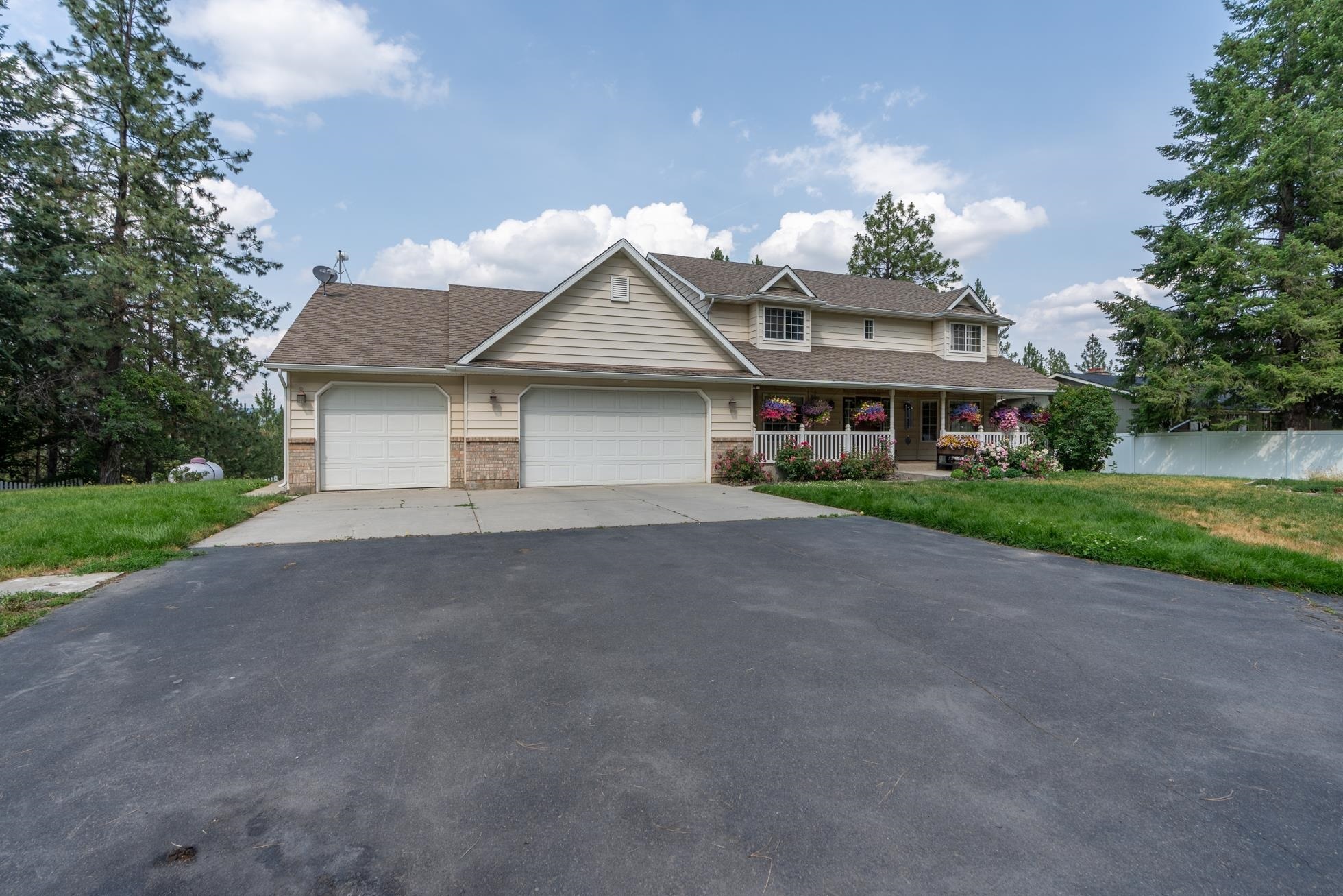 Property Photo: 15308 W Bluegrass Rd WA 99026