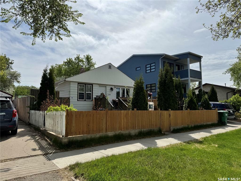 Property Photo: 1310 H Avenue N SK S7L 2E4