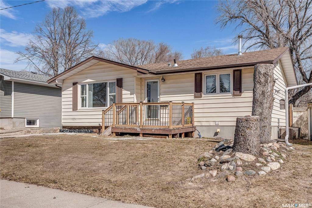 Property Photo: 518 T Avenue S SK S7M 3B4