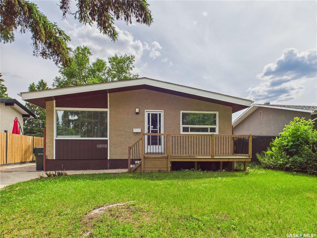 Property Photo:  1373 2nd Street E  SK S6V 0H3 