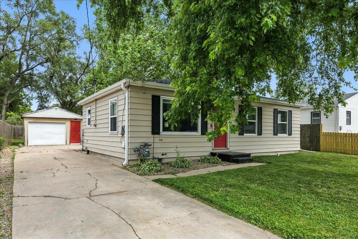 Property Photo: 1207 Westside Drive IA 51501