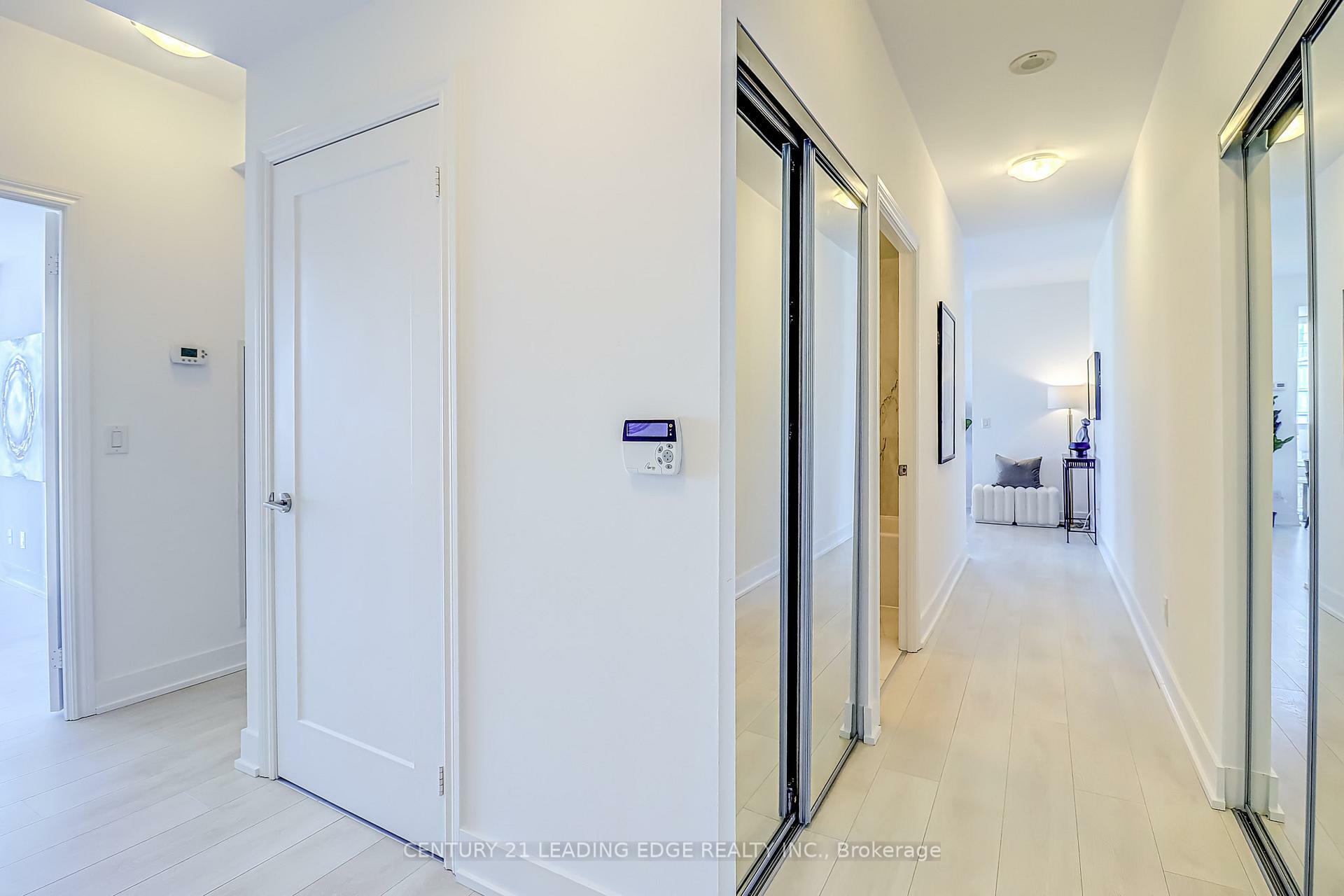 Property Photo: 318 Richmond Street 3904 ON M5V 0B4