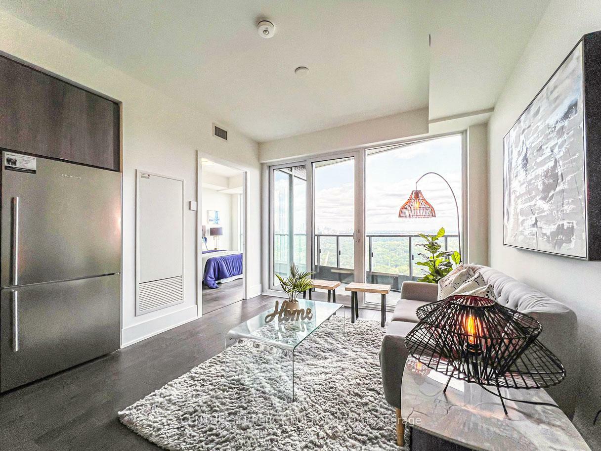 Property Photo:  585 Bloor Street E 3415  ON M4W 0B3 