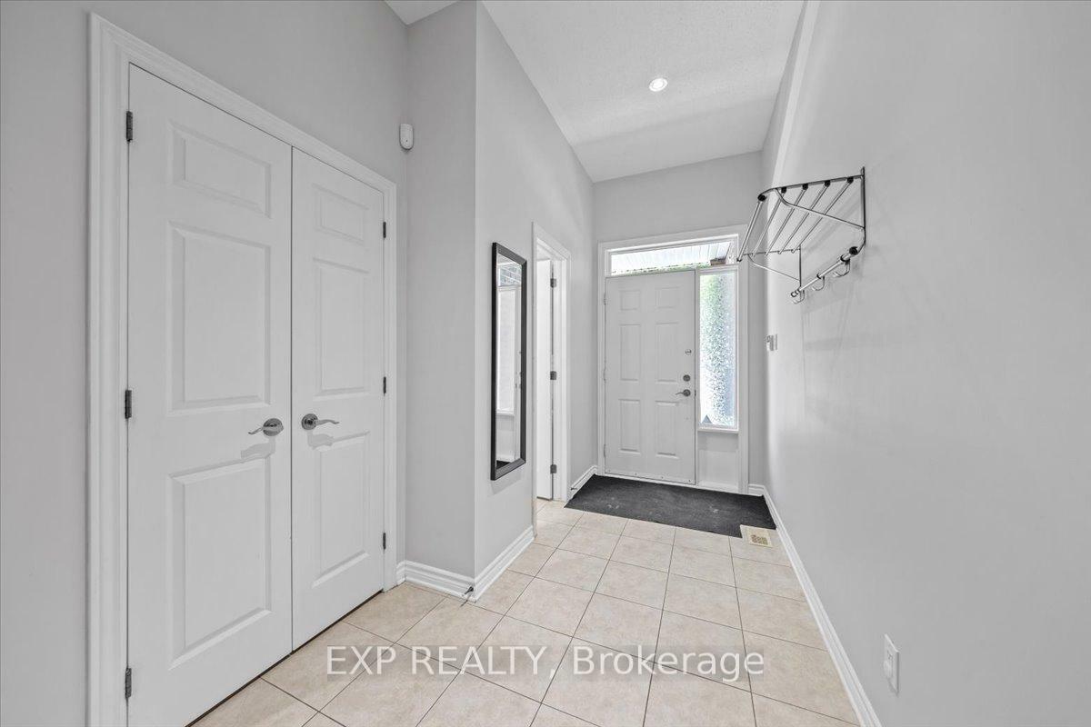 Photo de la propriété: 264 Bradwell Way ON K1T 4J2