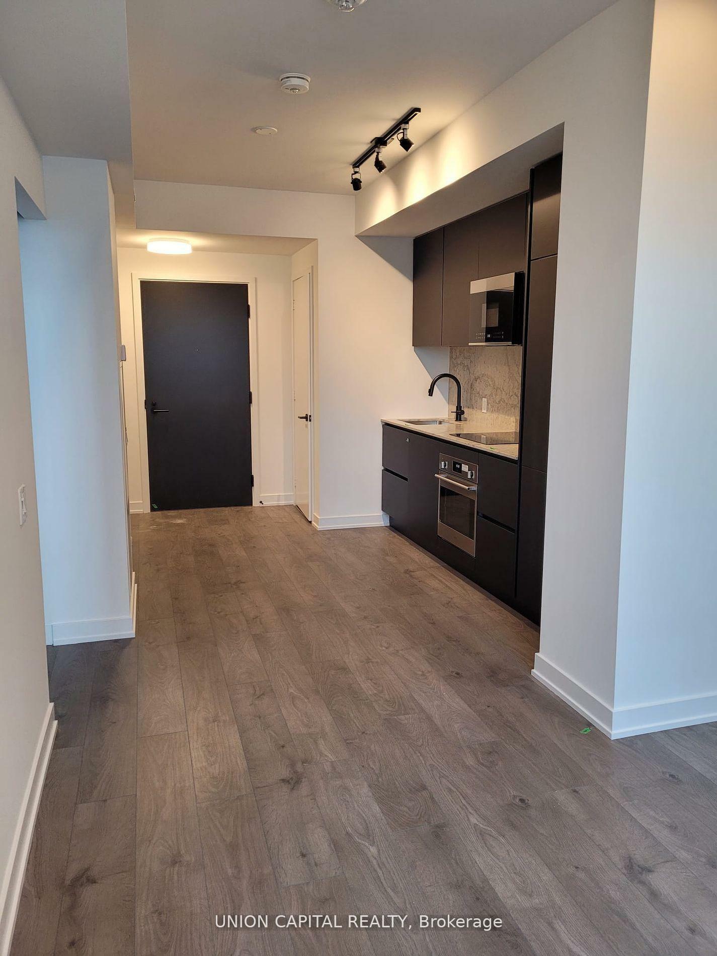 Property Photo: 108 Peter Street 1511 ON M5V 0W2