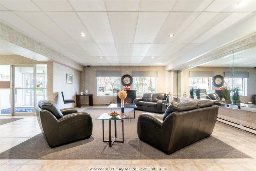 Photo de la propriété: 8591 Riverside Drive East 902 ON N8S 1G3