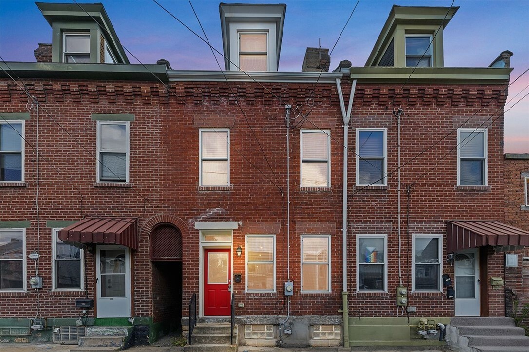 Property Photo: 181 Lodi Way PA 15201