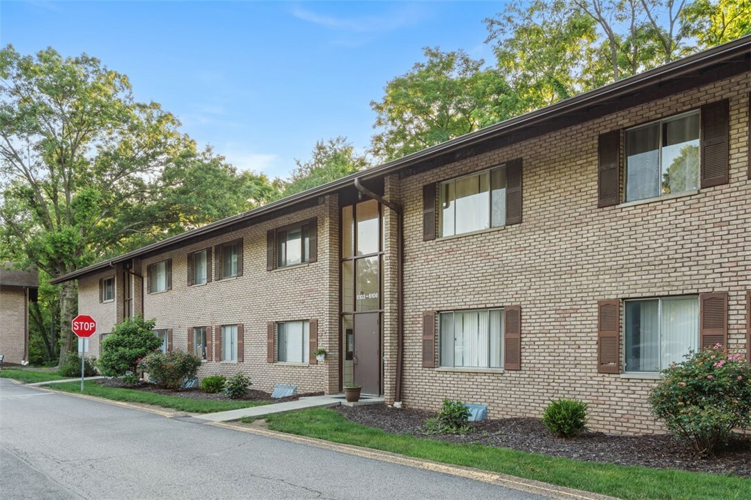 Property Photo: 6108 Sanlin Dr PA 15108