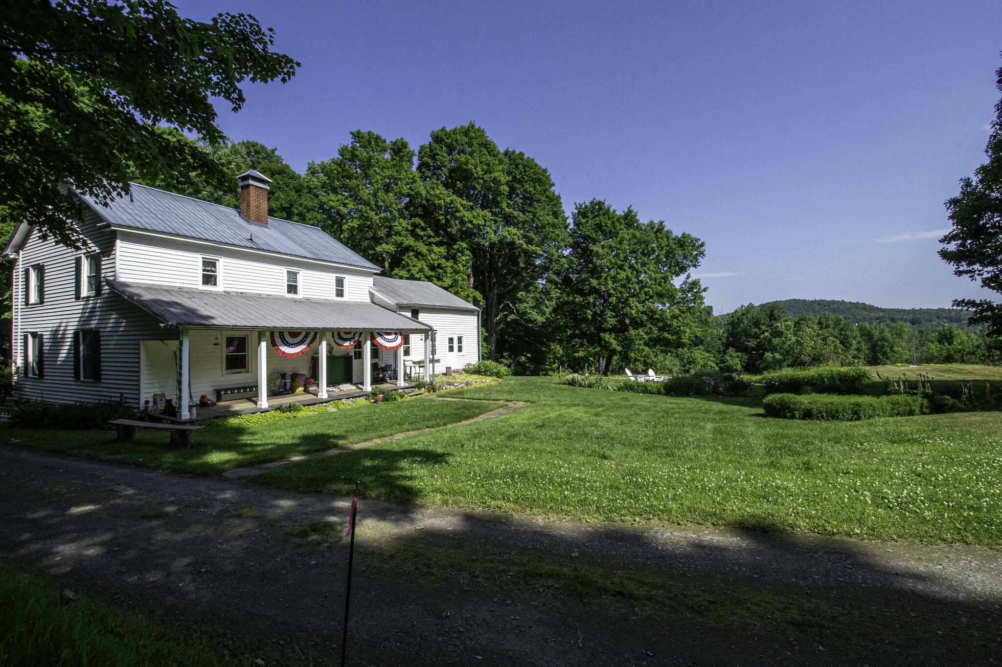 Property Photo:  